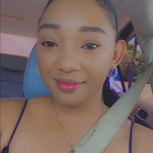 Meet your Posher, Sanya-lee